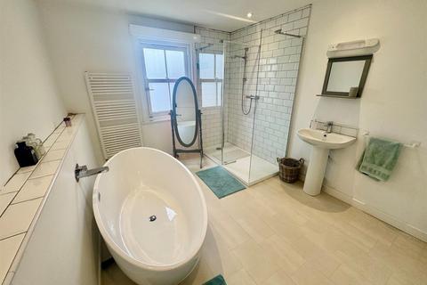4 bedroom semi-detached house for sale, Londesborough Road, Scarborough