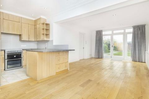 3 bedroom terraced house to rent, Heron Road, St Margarets TW1
