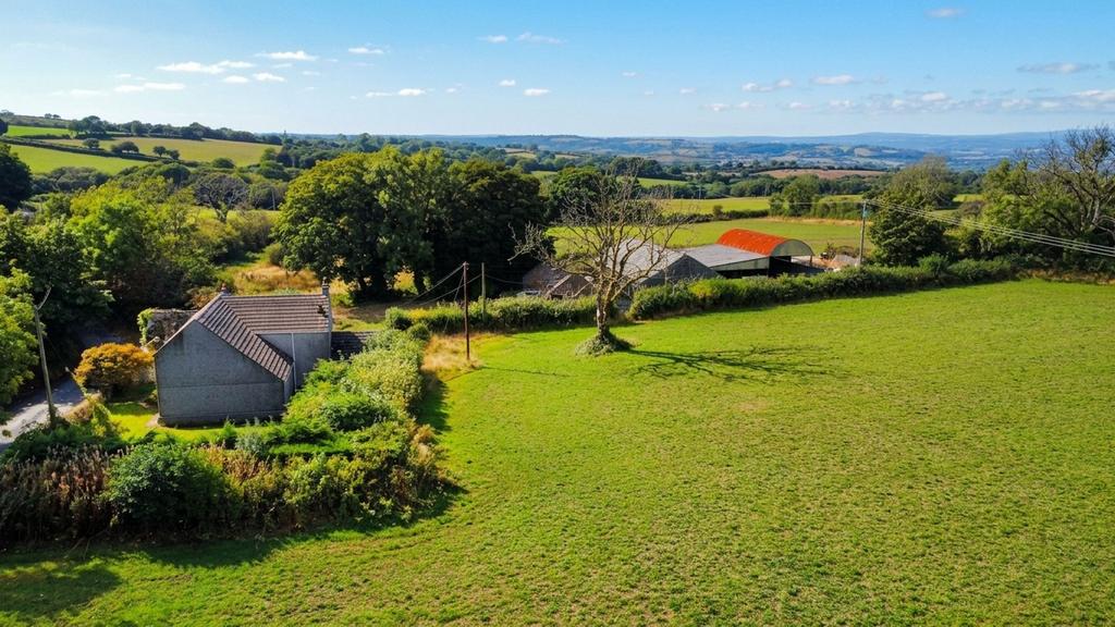 House in Whitland - View 5