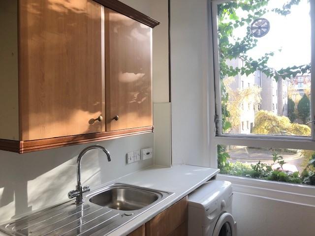 Apartment in Edinburgh, Leith Central - View 3