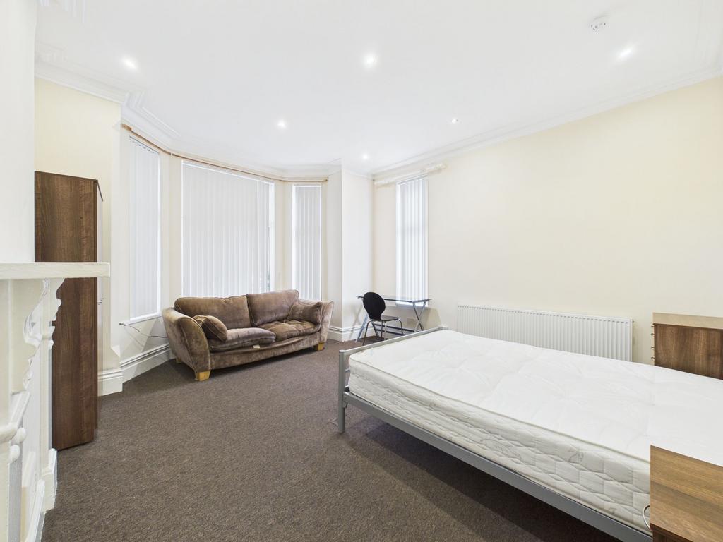 House in Nottingham, Old Lenton, Lenton - More