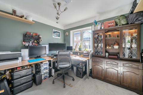 2 bedroom maisonette for sale, Hurst Avenue, Blackwater, Camberley