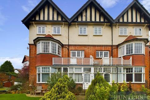 3 bedroom flat for sale, Esplanade Crescent, Scarborough