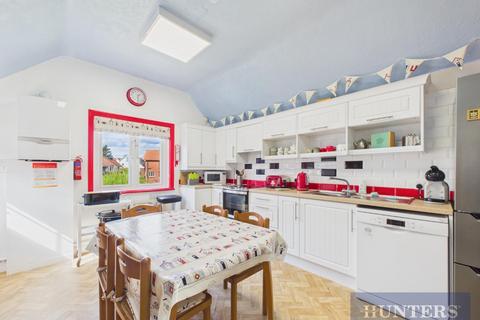 3 bedroom flat for sale, Esplanade Crescent, Scarborough
