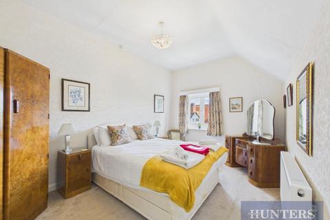3 bedroom flat for sale, Esplanade Crescent, Scarborough