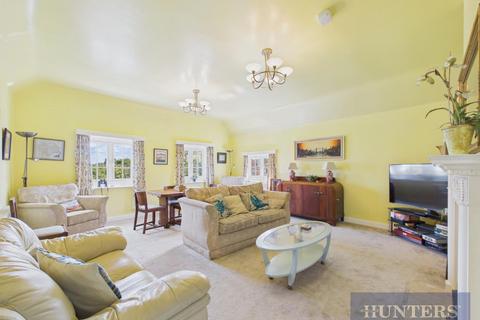 3 bedroom flat for sale, Esplanade Crescent, Scarborough