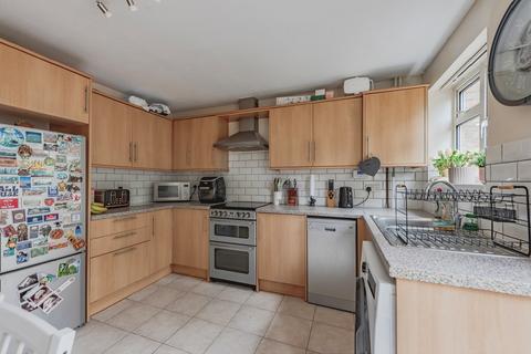 2 bedroom end of terrace house for sale, Silverstone Close, Redhill