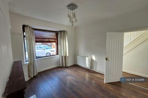 3 bedroom terraced house to rent, Rectory St, Manchester, M24