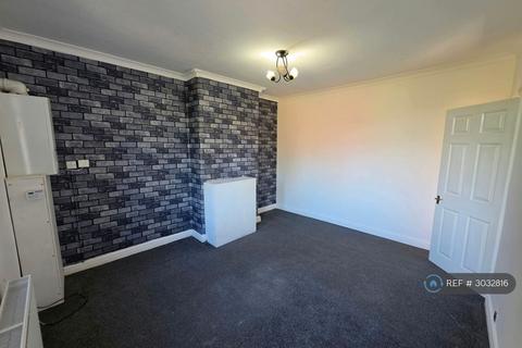 3 bedroom terraced house to rent, Rectory St, Manchester, M24