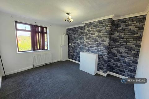 3 bedroom terraced house to rent, Rectory St, Manchester, M24