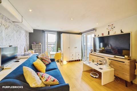 undefined, Grantham Road, London, E12