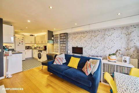 undefined, Grantham Road, London, E12