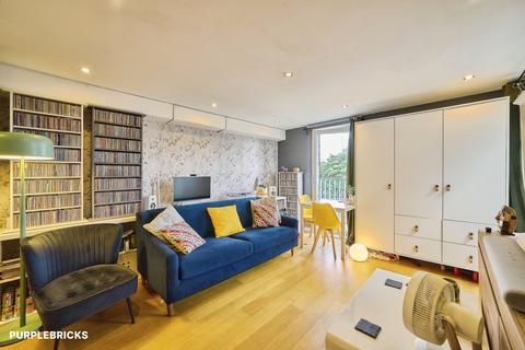 undefined, Grantham Road, London, E12