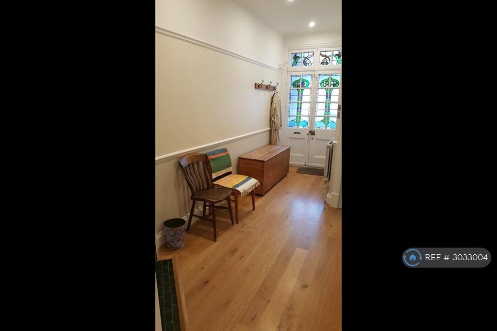 House in London - View 2
