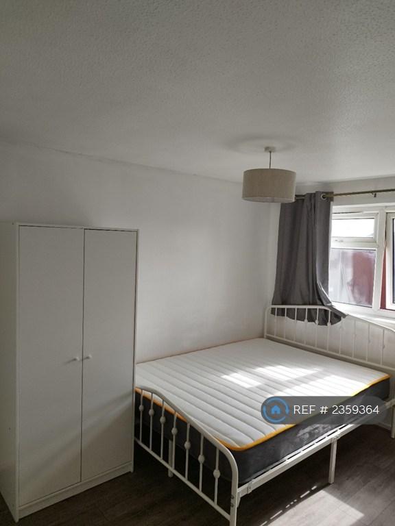 House in Leeds, West Yorkshire - View 2