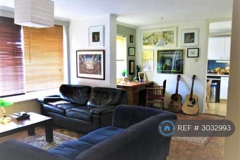 2 bedroom flat to rent, Fircroft Court, Woking, GU22