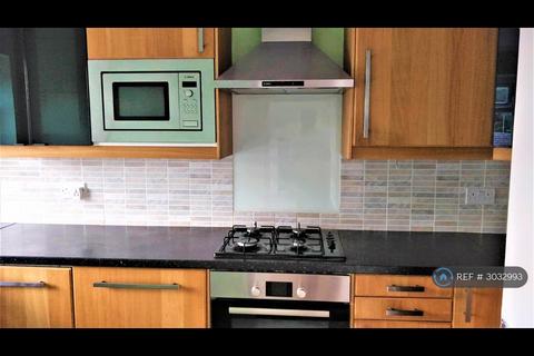 2 bedroom flat to rent, Fircroft Court, Woking, GU22