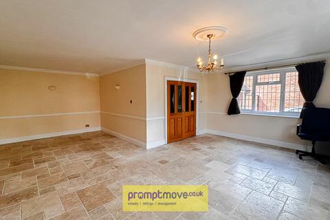 4 bedroom detached house to rent, Ashcroft Road Luton LU2 9AU