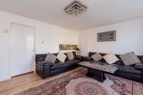 3 bedroom end of terrace house for sale, Spackmans Way, , Slough SL1