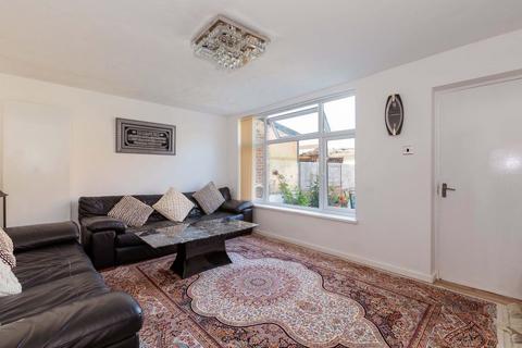 3 bedroom end of terrace house for sale, Spackmans Way, , Slough SL1