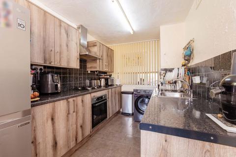 3 bedroom end of terrace house for sale, Spackmans Way, , Slough SL1