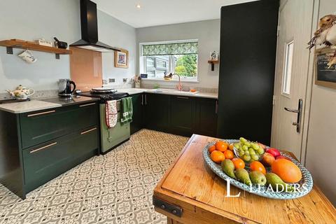 2 bedroom bungalow for sale, Worcester Road, Droitwich, Worcestershire