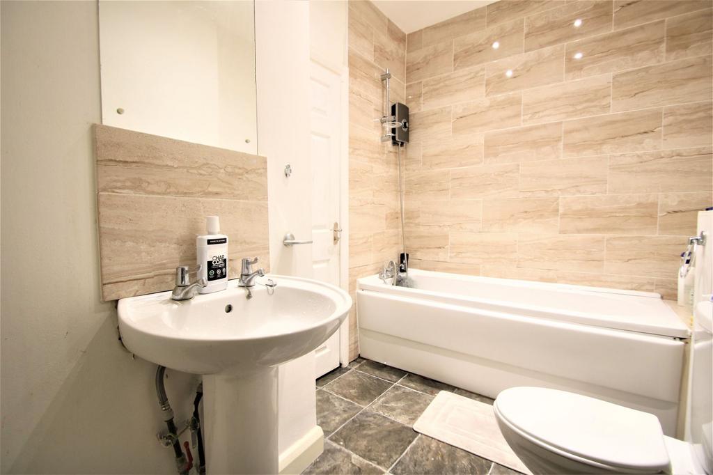 Apartment in Croydon - View 2