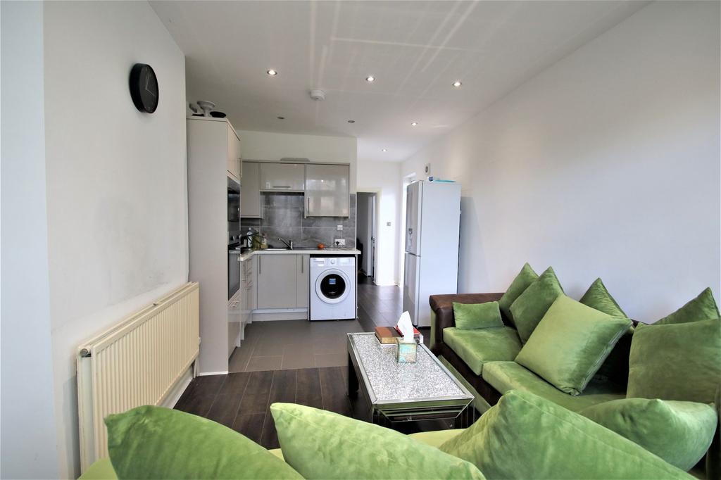 Apartment in Croydon - View 5