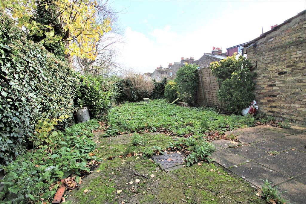 Apartment in Croydon - More