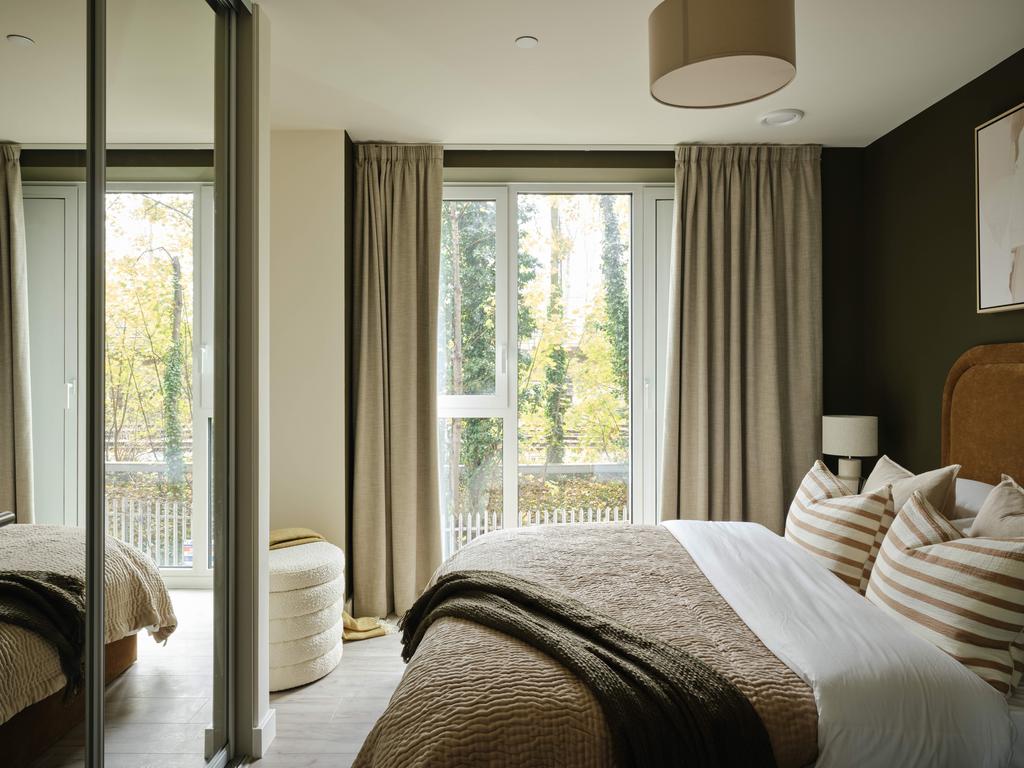 Apartment in London, Loxford, Seven Kings - More