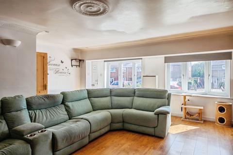 3 bedroom end of terrace house for sale, Twickenham Road, LEICESTER