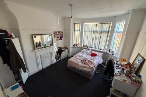 4 bedroom house to rent, Heald Grove, Manchester M14