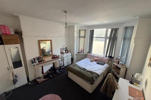 4 bedroom house to rent, Heald Grove, Manchester M14