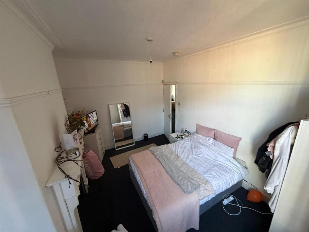 House in Manchester, Victoria Park, Chorlton-on-Medlock - View 3