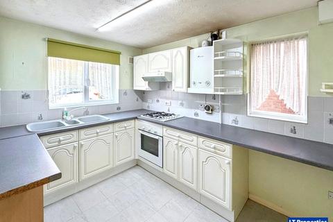 2 bedroom semi-detached house to rent, Luton LU2