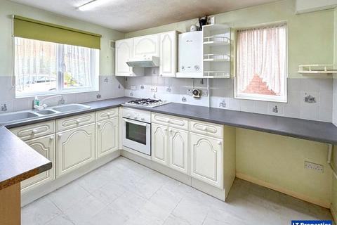 2 bedroom semi-detached house to rent, Luton LU2