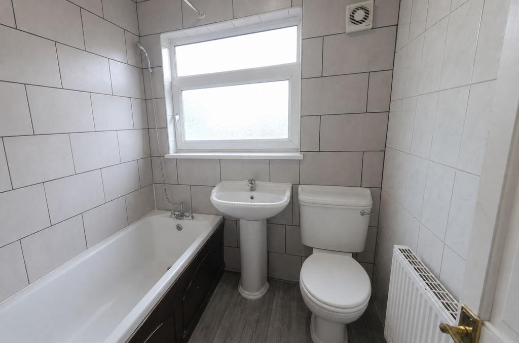 House in London, Newbury Park - More