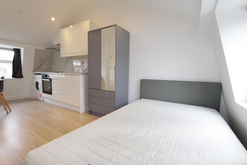 Apartment in London - View 5