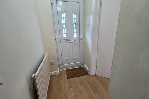 2 bedroom terraced house to rent, Whinchat Grove, Kidderminster DY10
