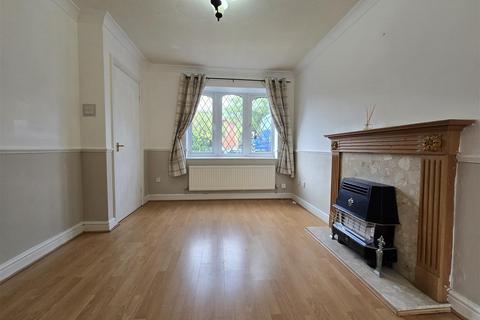 2 bedroom terraced house to rent, Whinchat Grove, Kidderminster DY10
