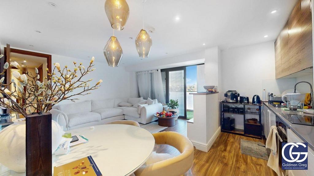 Apartment in London, Oakleigh Park, New Barnet - View 2