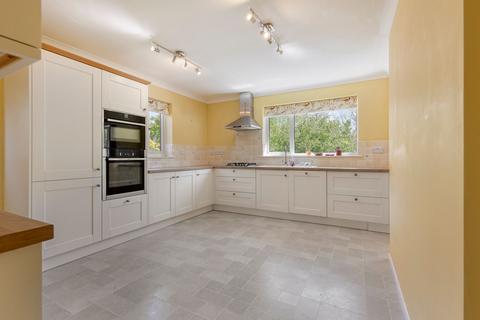 2 bedroom detached bungalow to rent, Gressenhall