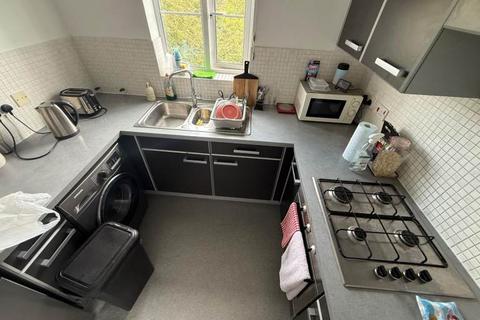 2 bedroom flat to rent, Blackthorn Road, Ilford IG1