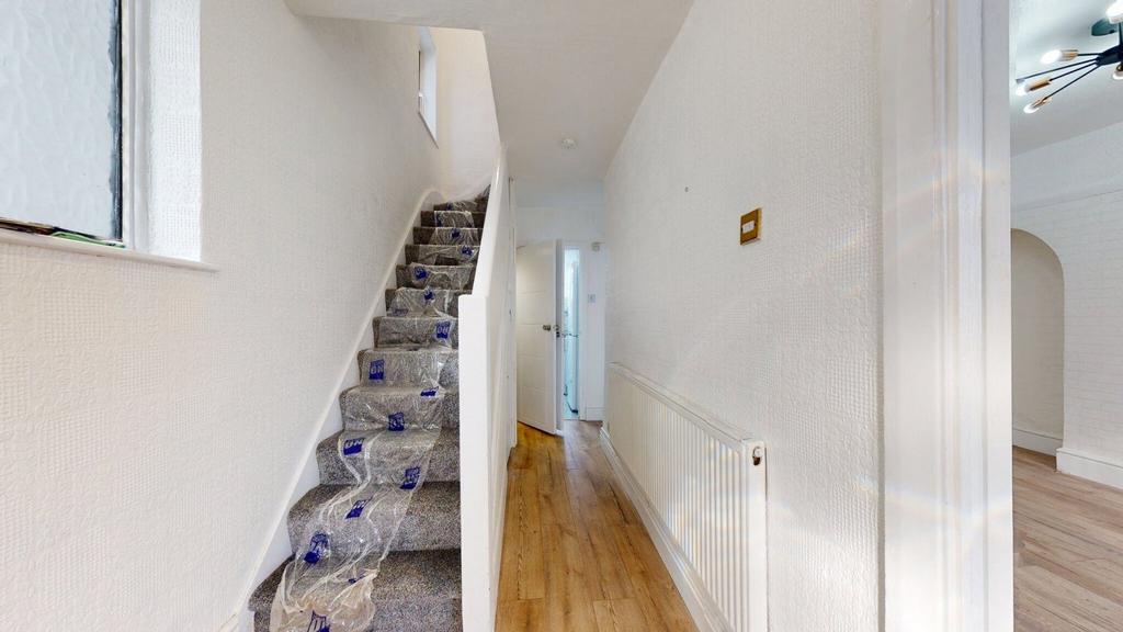 House in London - View 2