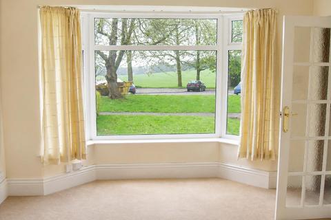 3 bedroom house to rent, Leafield Close, Leeds, LS17