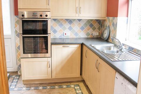 3 bedroom house to rent, Leafield Close, Leeds, LS17