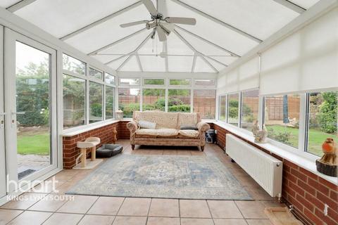 2 bedroom bungalow for sale, Broadlands Close, King's Lynn