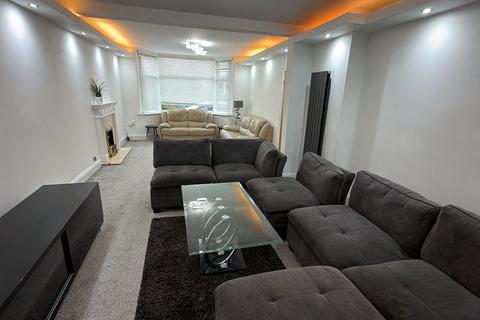 4 bedroom detached house to rent, Windsor Road, Prestwich M25