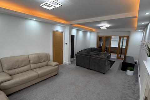 4 bedroom detached house to rent, Windsor Road, Prestwich M25