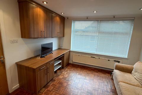 4 bedroom detached house to rent, Windsor Road, Prestwich M25